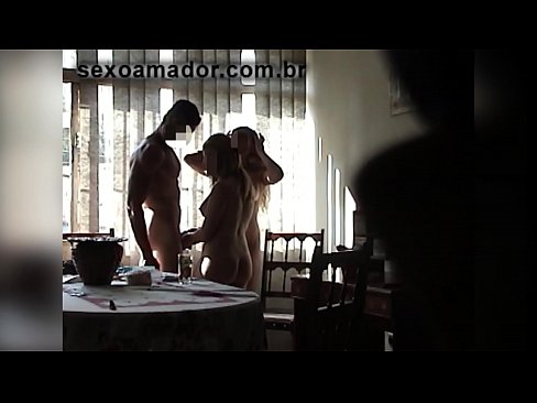 ❤️ Hevalên seksê zilamek dêw û sêyek bi wî re vedixwînin Vîdyoyê porno li ku.pornohammer.ru ❤