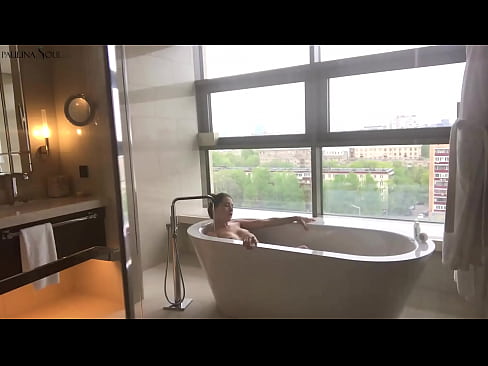 ❤️ Pitikek mezin Bi dilgermî pizika xwe di serşokê de dihejîne Vîdyoyê porno li ku.pornohammer.ru ❤